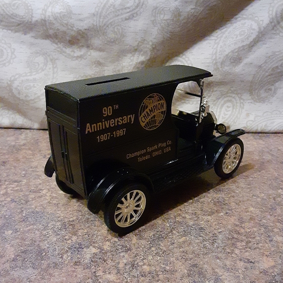 Ford Motor Company Officially Licensed Champion Sp - Picture 10 of 12